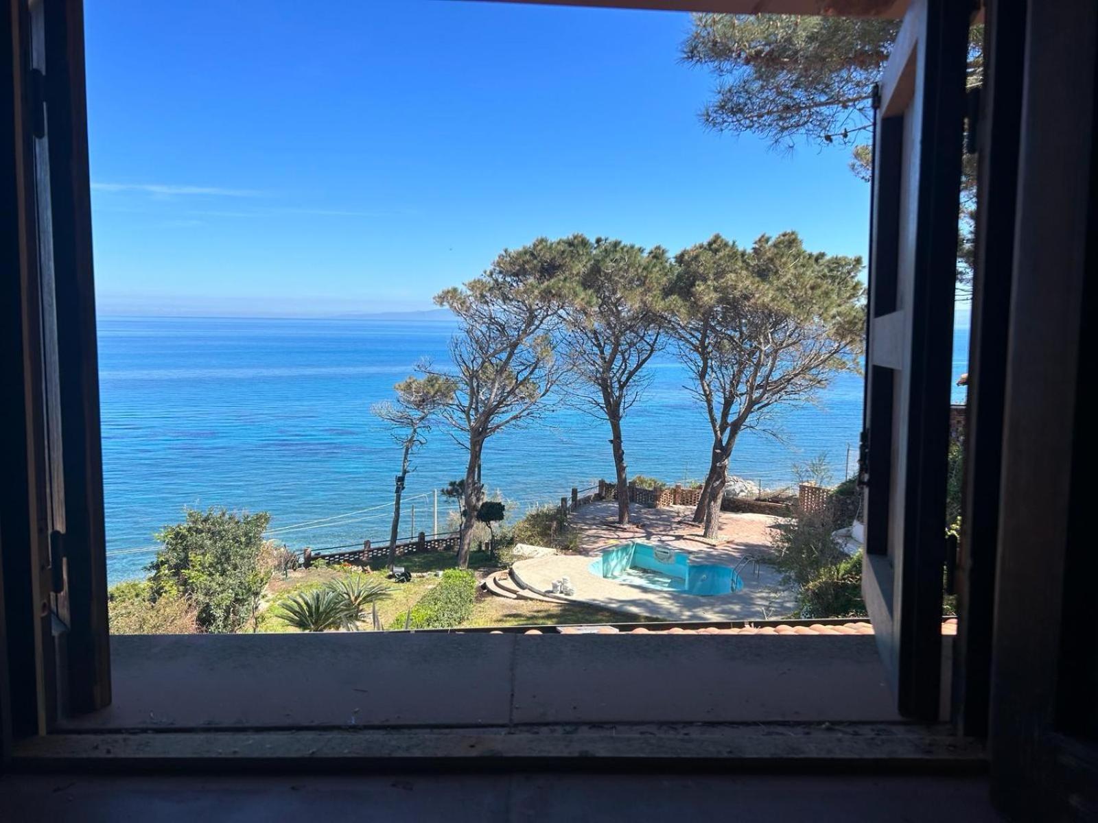 Villa Amalia Sul Mare เมสซีนา ภายนอก รูปภาพ